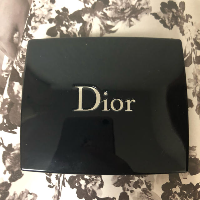 Christian Dior(クリスチャンディオール)のChristian Dior サンククルール 776 プレシャスエンブロイダリー コスメ/美容のベースメイク/化粧品(アイシャドウ)の商品写真