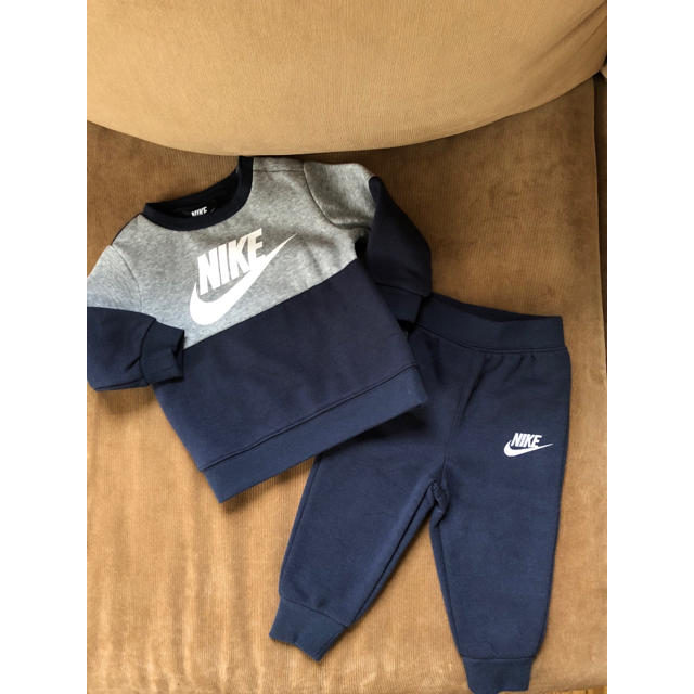 NIKE(ナイキ)の新品未使用 ナイキ  スウェット セットアップ キッズ/ベビー/マタニティのベビー服(~85cm)(トレーナー)の商品写真