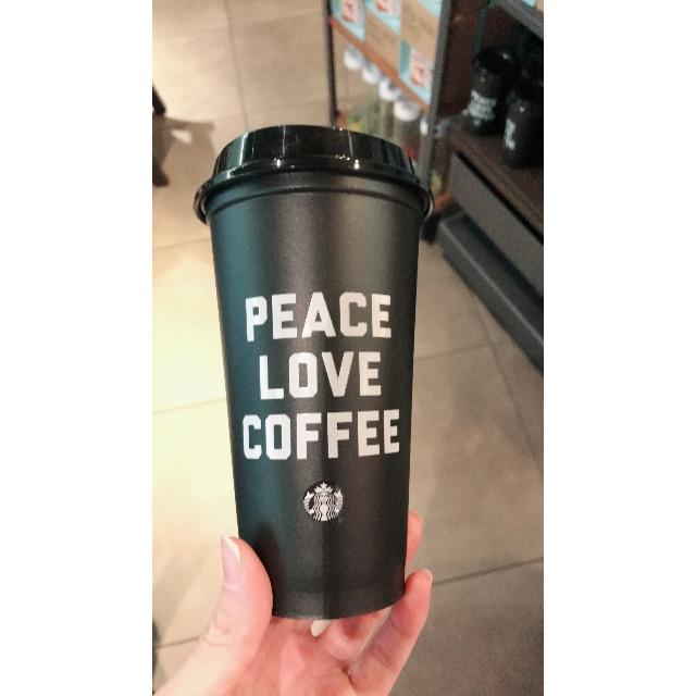 Starbucks Coffee(スターバックスコーヒー)の海外限定★スタバ リユーザブルカップ  黒 スターバックス タンブラー インテリア/住まい/日用品のキッチン/食器(タンブラー)の商品写真