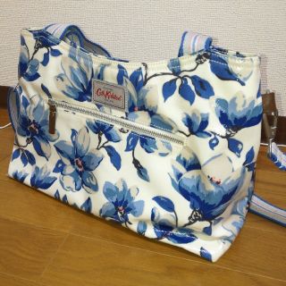 キャスキッドソン(Cath Kidston)の珍しい柄　Cath Kidston　斜めかけカバン(ショルダーバッグ)