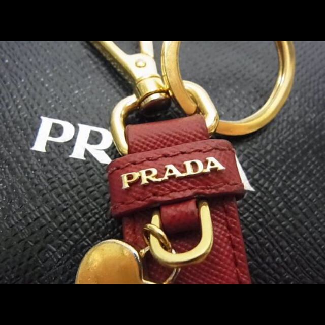 売上高ランキング PRADAプラダ 赤　サフィアーノ　ハートチャーム　レザー　キーホルダー 値下げ