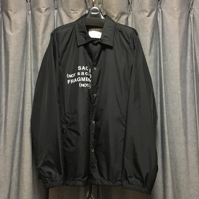 sacai(サカイ)の新品 sacai×FRAGMENT DESIGN コーチジャケット ブラック3 メンズのジャケット/アウター(ナイロンジャケット)の商品写真