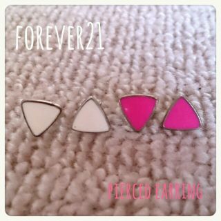 フォーエバートゥエンティーワン(FOREVER 21)のトライアングルピアスセット(ピアス)