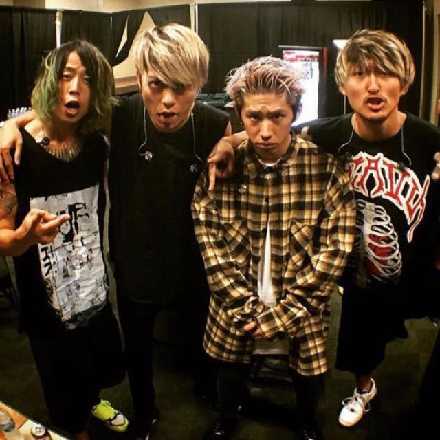 ONE OK ROCK(ワンオクロック)の送料無料！ワンオクロック taka 着用モデル オーバーチェックシャツ メンズのトップス(シャツ)の商品写真