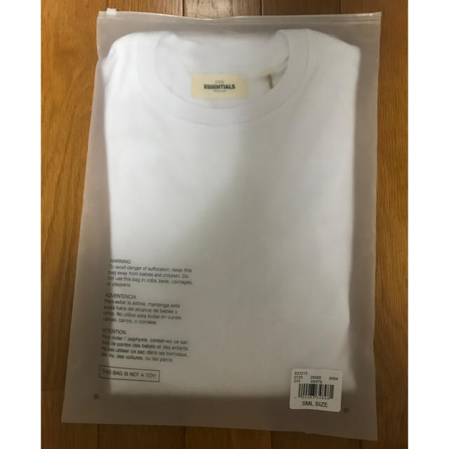 FEAR OF GOD(フィアオブゴッド)の白S ロンT FOG ESSENTIALS FEAR OF GOD BOXY メンズのトップス(Tシャツ/カットソー(七分/長袖))の商品写真