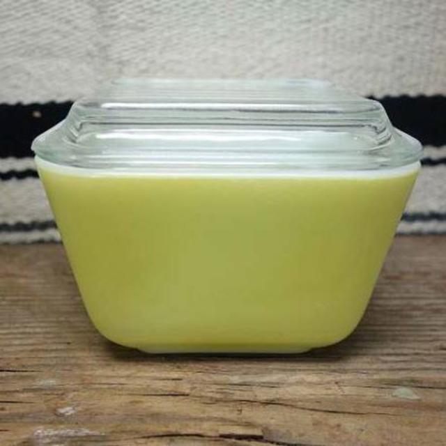 Pyrex(パイレックス)のオールドパイレックス レフリジレーター(S)ライムイエロー 819 インテリア/住まい/日用品のキッチン/食器(食器)の商品写真