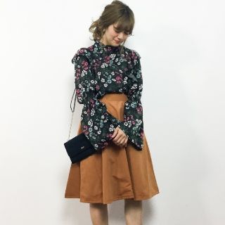 ダブルクローゼット(w closet)のダブルクローゼット 花柄ブラウス 花柄トップス(シャツ/ブラウス(長袖/七分))