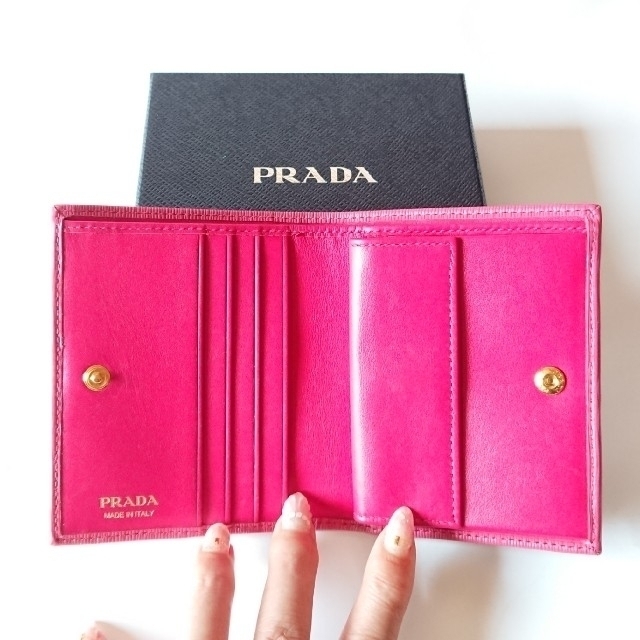 PRADA(プラダ)のPRADA財布⭐二つ折りサフィアーノ♡正規品☆美品✨ レディースのファッション小物(財布)の商品写真