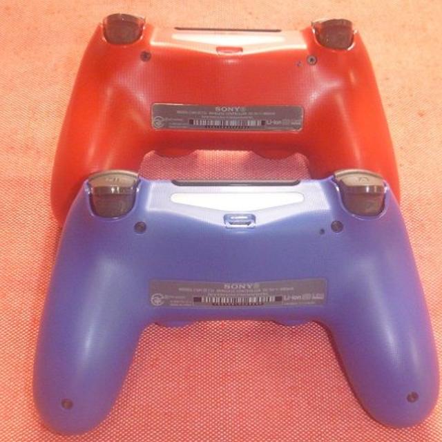 PlayStation4(プレイステーション4)のPS4 コントローラー デュアルショック４ CUH-ZCT2J 赤 青 セット  エンタメ/ホビーのゲームソフト/ゲーム機本体(その他)の商品写真