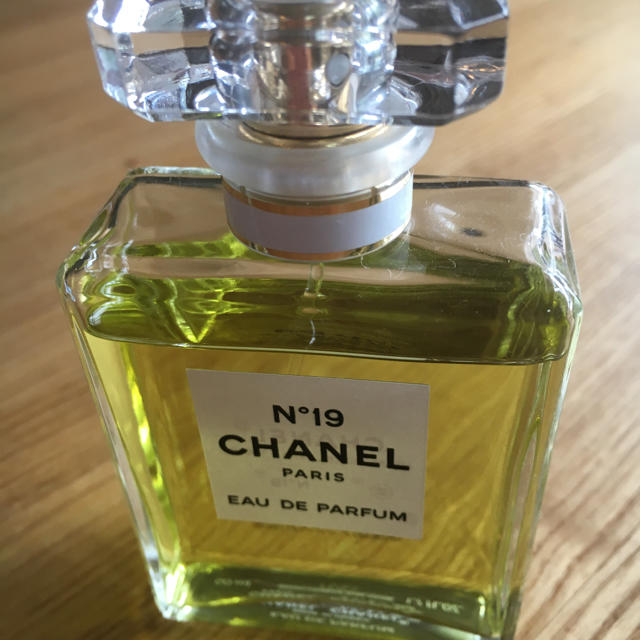 CHANELシャネルNo.19オードゥパルファム香水