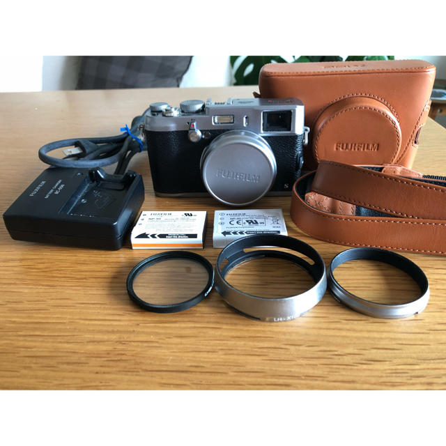 富士フイルム(フジフイルム)の【けいちゃん様専用】FUJIFILM X100S フジフィルム スマホ/家電/カメラのカメラ(デジタル一眼)の商品写真