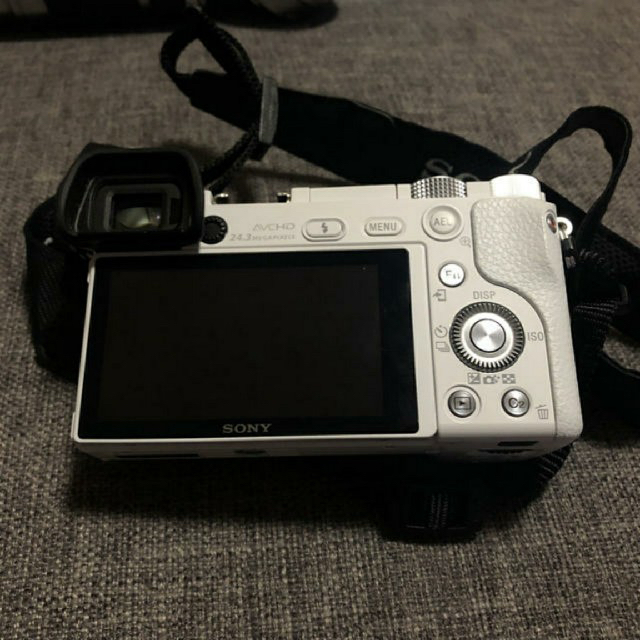 SONY(ソニー)のSONY a6000 レンズ付 スマホ/家電/カメラのカメラ(ミラーレス一眼)の商品写真