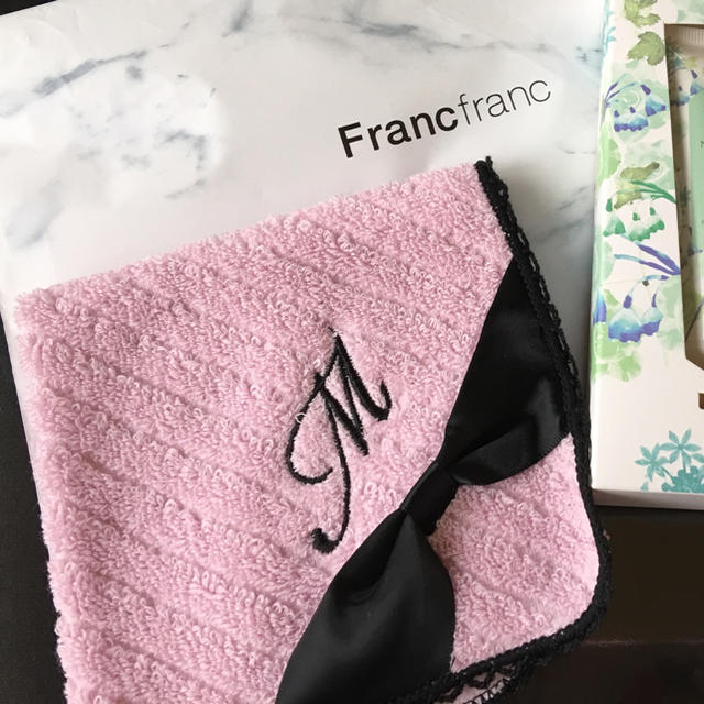 Francfranc(フランフラン)の新品未使用 Francfranc エーミル イニシャル ハンカチ M パープル レディースのファッション小物(ハンカチ)の商品写真