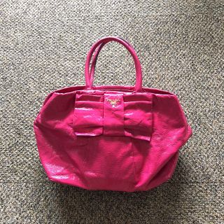 プラダ(PRADA)のプラダ リボン バック  ピンク  エナメル(ハンドバッグ)