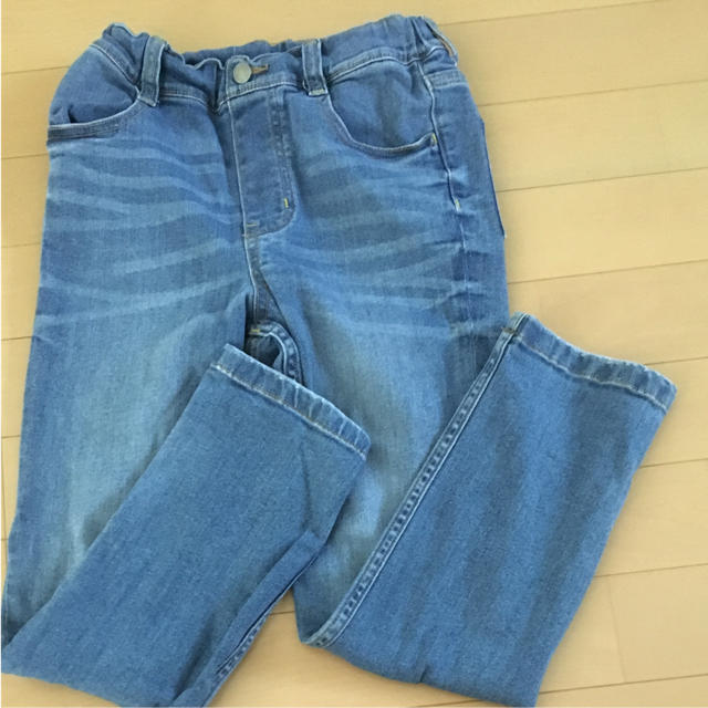 GU(ジーユー)の130センチ  デニム キッズ/ベビー/マタニティのキッズ服男の子用(90cm~)(パンツ/スパッツ)の商品写真