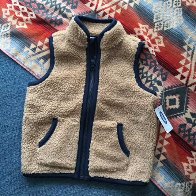 Old Navy(オールドネイビー)のA129106さま専用★ 新品タグ付き ★☆★オールドネイビー ボアベスト キッズ/ベビー/マタニティのキッズ服男の子用(90cm~)(ジャケット/上着)の商品写真