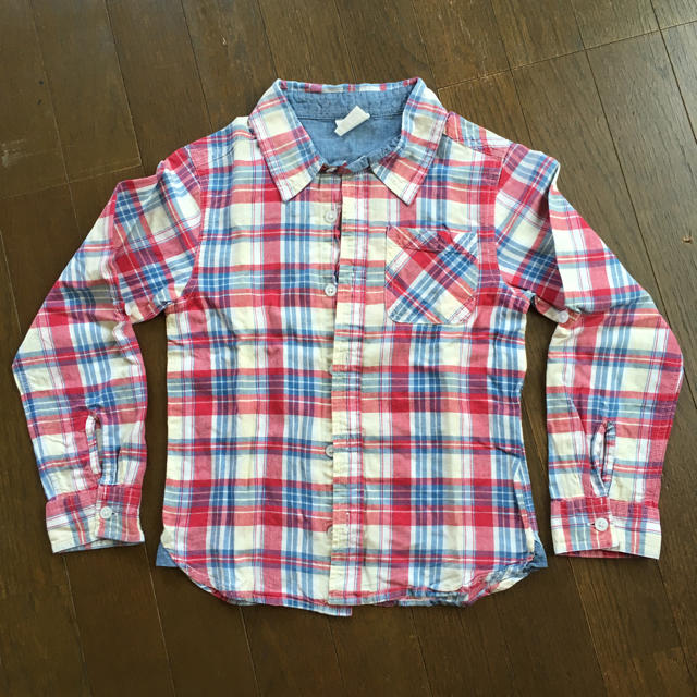 長袖シャツ 130サイズ キッズ/ベビー/マタニティのキッズ服男の子用(90cm~)(Tシャツ/カットソー)の商品写真