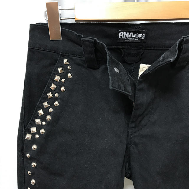 RNA(アールエヌエー)のRNA SLANG アールエヌエー スタッズ パンツ ブラック レディースのパンツ(スキニーパンツ)の商品写真