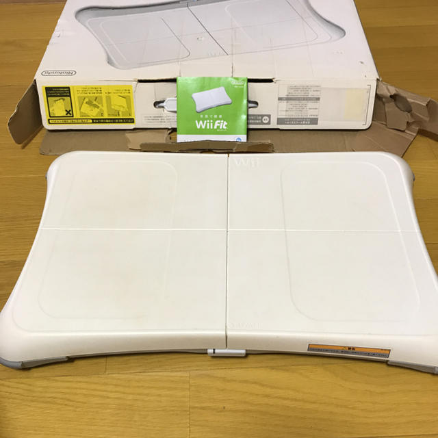 Wii(ウィー)のWiifit 中古品 ソフトなし★処分値下げー★ー★ エンタメ/ホビーのゲームソフト/ゲーム機本体(家庭用ゲーム機本体)の商品写真