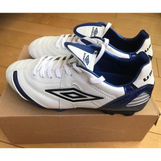 アンブロ(UMBRO)のアンブロ サッカースパイク アクセレイターSL ジュニア 23.5cm《新品》(シューズ)