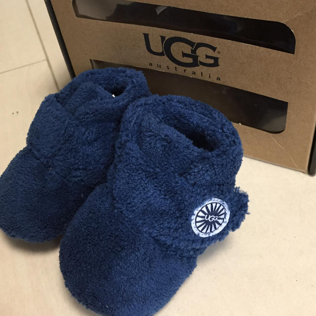 UGG(アグ)のUGGベビーシューズ キッズ/ベビー/マタニティのベビー靴/シューズ(~14cm)(フラットシューズ)の商品写真