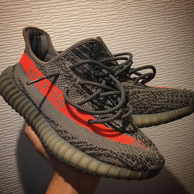 adidas(アディダス)のUVER様 専用 YEEZY BOOST 350 V2 ベルーガ 中古 メンズの靴/シューズ(スニーカー)の商品写真