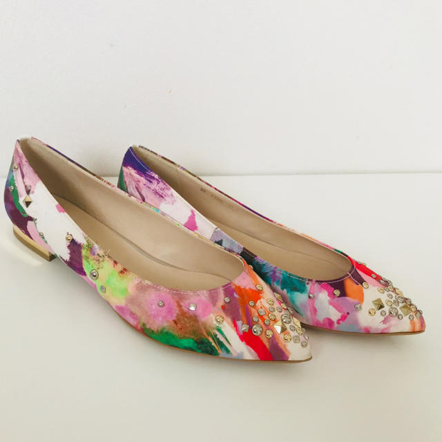 DIANA(ダイアナ)の美品♡ダイアナ  スタッズ フラワー パンプス  23.5 レディースの靴/シューズ(ハイヒール/パンプス)の商品写真