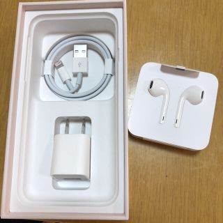 アイフォーン(iPhone)の新品未使用  iphone8 純正品 イヤホン他(ヘッドフォン/イヤフォン)