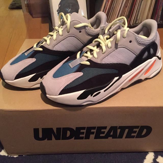 adidas(アディダス)のadidas YEEZY BOOST 700 27cm メンズの靴/シューズ(スニーカー)の商品写真