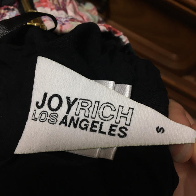 JOYRICH(ジョイリッチ)のJOY RICH 薔薇柄 スカート レディースのスカート(ミニスカート)の商品写真