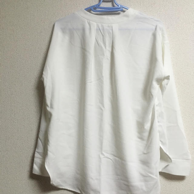E hyphen world gallery(イーハイフンワールドギャラリー)の白シャツ スキッパーシャツ レディースのトップス(シャツ/ブラウス(長袖/七分))の商品写真