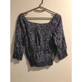 エイチアンドエム(H&M)の小花柄 2wayトップス(シャツ/ブラウス(長袖/七分))