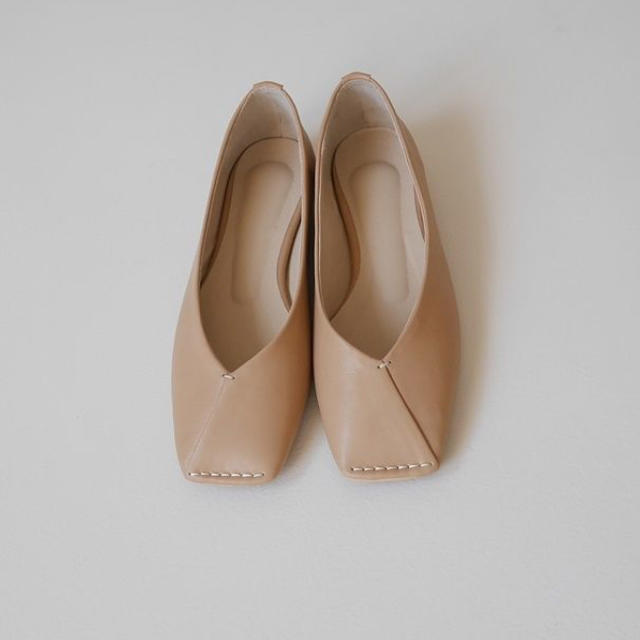 新品未使用⭐︎Argue squareToe Flat Shoes(BAIGE) レディースの靴/シューズ(バレエシューズ)の商品写真