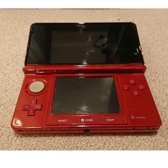 ニンテンドー3DS(ニンテンドー3DS)の任天堂3DS レッド 箱付き　電源アダプタ無 エンタメ/ホビーのゲームソフト/ゲーム機本体(携帯用ゲーム機本体)の商品写真