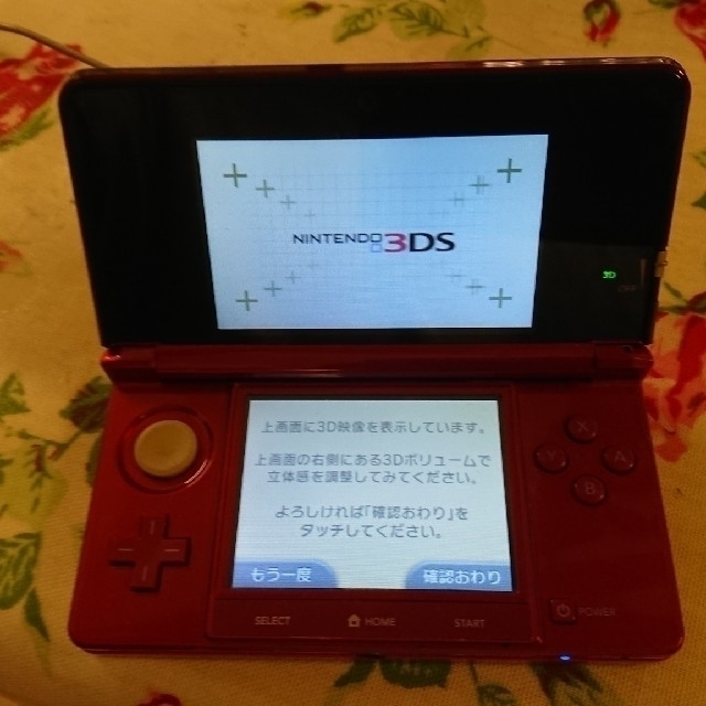 ニンテンドー3DS(ニンテンドー3DS)の任天堂3DS レッド 箱付き　電源アダプタ無 エンタメ/ホビーのゲームソフト/ゲーム機本体(携帯用ゲーム機本体)の商品写真