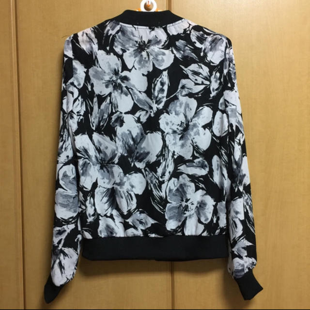 しまむら(シマムラ)の新品☆しまむら 花柄 ブルゾン  レディースのジャケット/アウター(ブルゾン)の商品写真