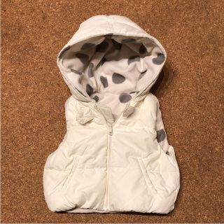 ベビーギャップ(babyGAP)のベビーギャップ 中綿 リバーシブルベスト ダウンベスト 水玉 12-18m(ジャケット/コート)