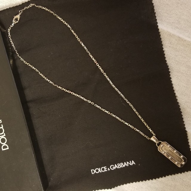 DOLCE&GABBANA(ドルチェアンドガッバーナ)のDOLCE&GABBANA ロゴプレートネックレス

 メンズのアクセサリー(ネックレス)の商品写真