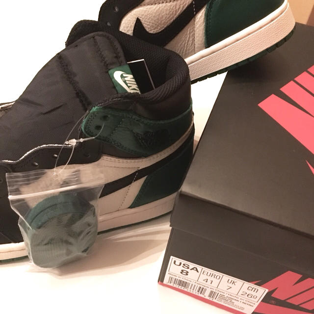 NIKE(ナイキ)のNIKE AIR JORDAN 1 RETRO HIGH  PINE GREEN メンズの靴/シューズ(スニーカー)の商品写真