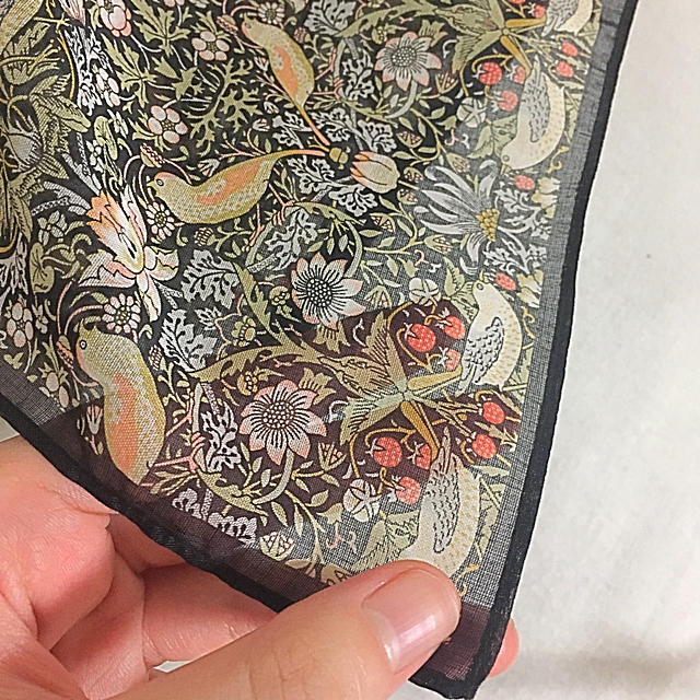 JOURNAL STANDARD(ジャーナルスタンダード)の✴︎William Morris コットンハンカチ レディースのファッション小物(ハンカチ)の商品写真