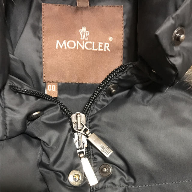 MONCLER(モンクレール)のSaToKo様専用 モンクレール バレンティーヌ サイズ00 黒 レディースのジャケット/アウター(ダウンジャケット)の商品写真