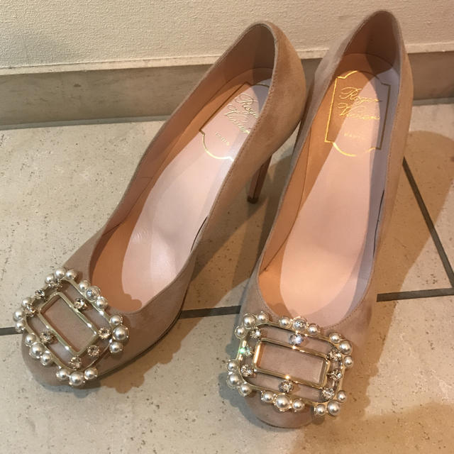 MANOLO BLAHNIK(マノロブラニク)のロジェヴィヴィエ 新品パンプス 37 レディースの靴/シューズ(ハイヒール/パンプス)の商品写真