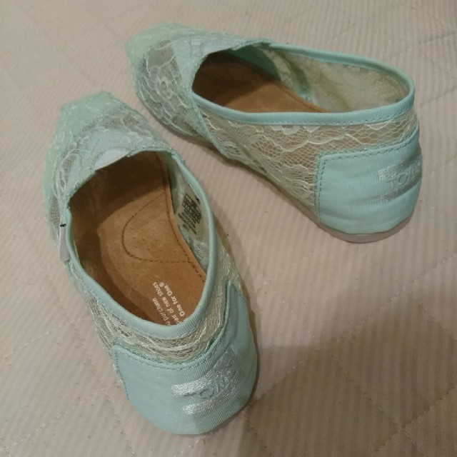 TOMS(トムズ)のTOMS トムズ スリッポン US8 24.5cm 新品未使用 パステルグリーン レディースの靴/シューズ(スリッポン/モカシン)の商品写真