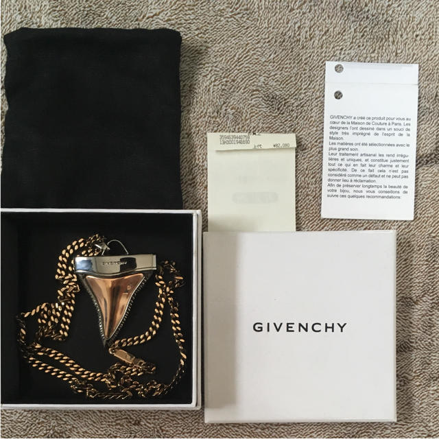 GIVENCHY(ジバンシィ)のGIVENCHY シャークトゥース メンズのアクセサリー(ネックレス)の商品写真