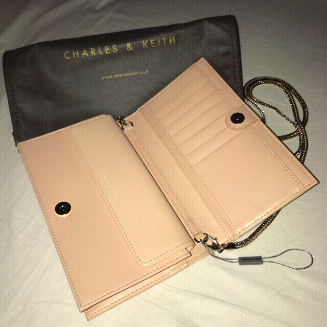 Charles and Keith(チャールズアンドキース)のCHARLES&KEITH ショルダークラッチ レディースのバッグ(ショルダーバッグ)の商品写真