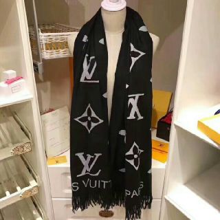 ヴィトン(LOUIS VUITTON) マフラー/ショール(レディース)の通販 1,000点以上 | ルイヴィトンのレディースを買うならラクマ