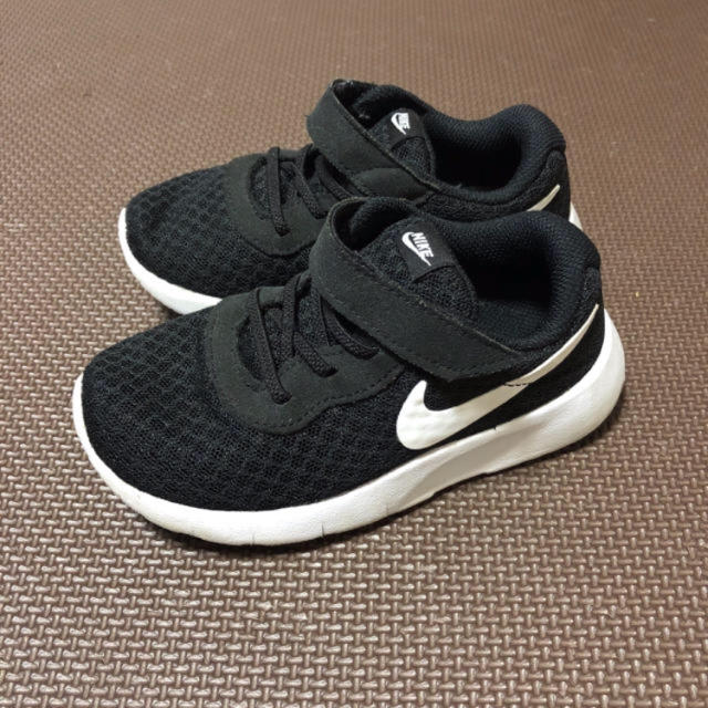 NIKE(ナイキ)のNIKE ナイキ タンジュン 15 キッズ/ベビー/マタニティのキッズ靴/シューズ(15cm~)(スニーカー)の商品写真