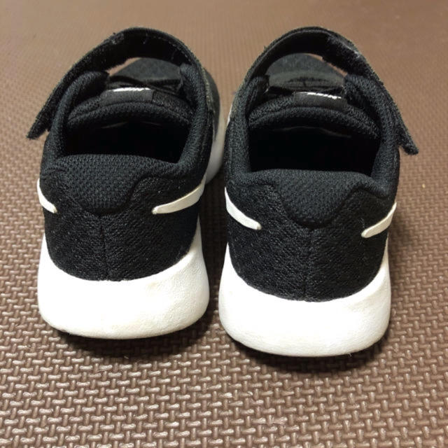 NIKE(ナイキ)のNIKE ナイキ タンジュン 15 キッズ/ベビー/マタニティのキッズ靴/シューズ(15cm~)(スニーカー)の商品写真