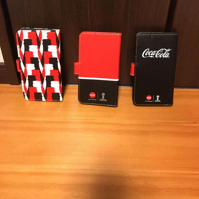 コカ・コーラ(コカコーラ)のコカコーラFIFAワールドカップ手帳型スマホケースセット スマホ/家電/カメラのスマホアクセサリー(iPhoneケース)の商品写真