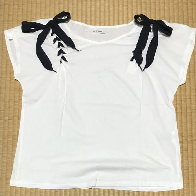 RayCassin(レイカズン)のリボン付きTシャツ レディースのトップス(Tシャツ(半袖/袖なし))の商品写真